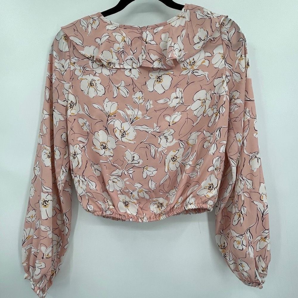 ASTR The Label Blush Ivory Deep V-Neck Floral Ruffle Blouse Size XS - Picture 6 of 7